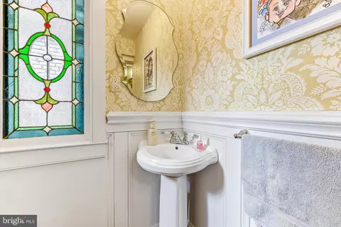 Bath - 828 William St, Baltimore, MD 21230 photo 2 of 8