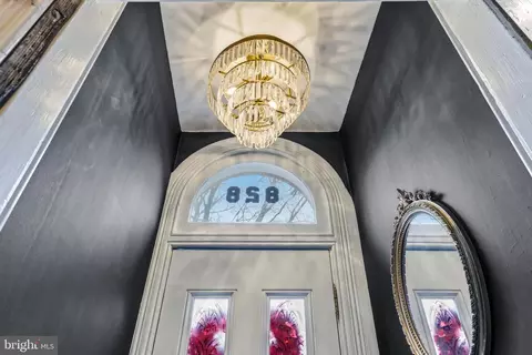 Entry Way - 828 William St, Baltimore, MD 21230 photo 1 of 16