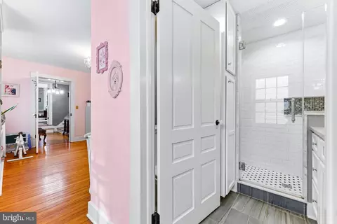 Entry Way - 828 William St, Baltimore, MD 21230 photo 12 of 16