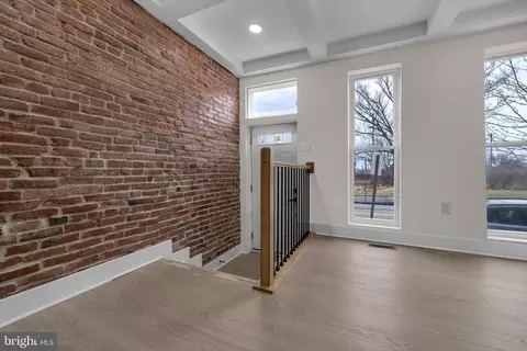 Entry Way - 2418 E Chase St, Baltimore, MD 21213 photo 3 of 20