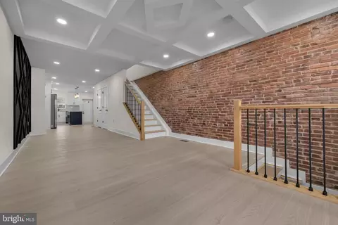 Entry Way - 2418 E Chase St, Baltimore, MD 21213 photo 2 of 20
