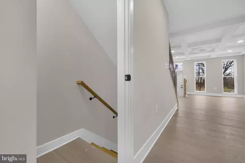 Entry Way - 2418 E Chase St, Baltimore, MD 21213 photo 14 of 20