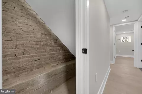 Entry Way - 2418 E Chase St, Baltimore, MD 21213 photo 18 of 20