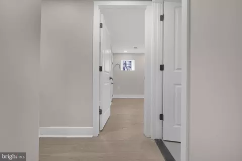 Entry Way - 2418 E Chase St, Baltimore, MD 21213 photo 17 of 20