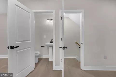 Entry Way - 2418 E Chase St, Baltimore, MD 21213 photo 6 of 20