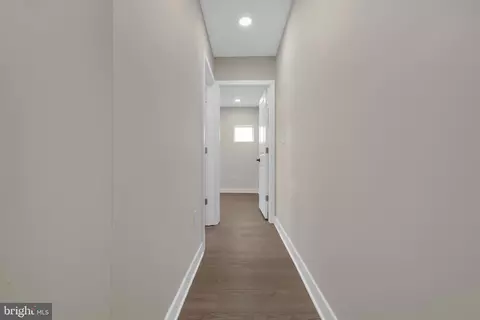 Entry Way - 2418 E Chase St, Baltimore, MD 21213 photo 16 of 20