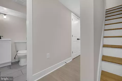 Entry Way - 2418 E Chase St, Baltimore, MD 21213 photo 13 of 20