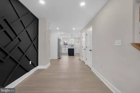 Entry Way - 2418 E Chase St, Baltimore, MD 21213 photo 4 of 20