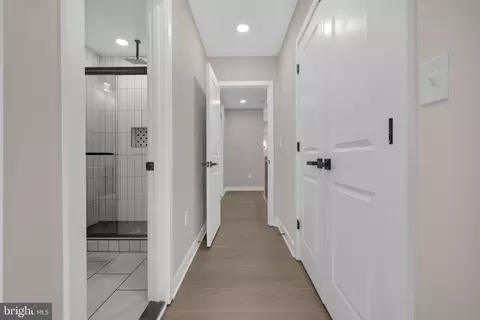 Entry Way - 2418 E Chase St, Baltimore, MD 21213 photo 10 of 20