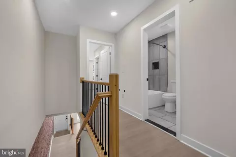 Entry Way - 2418 E Chase St, Baltimore, MD 21213 photo 7 of 20