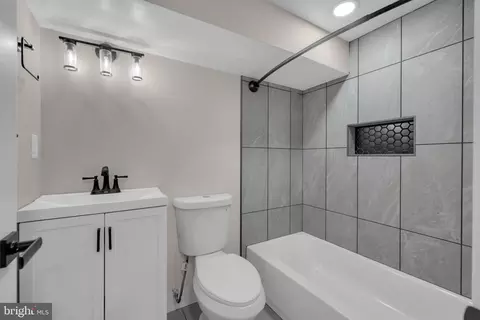 Bath - 2418 E Chase St, Baltimore, MD 21213 photo 3 of 3