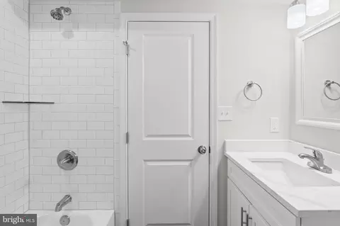 Bath - 2103 Mcculloh St, Baltimore, MD 21217 photo 5 of 11