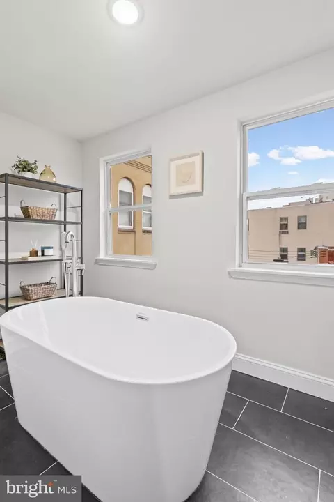Bath - 2103 Mcculloh St, Baltimore, MD 21217 photo 7 of 11