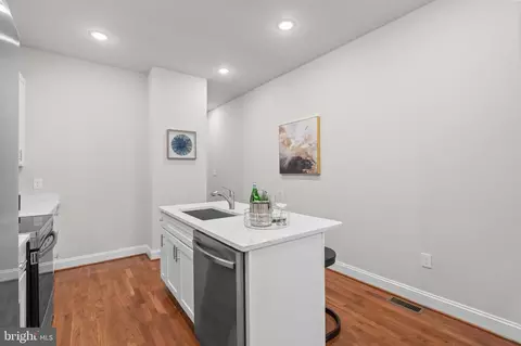 Entry Way - 2103 Mcculloh St, Baltimore, MD 21217 photo 2 of 5