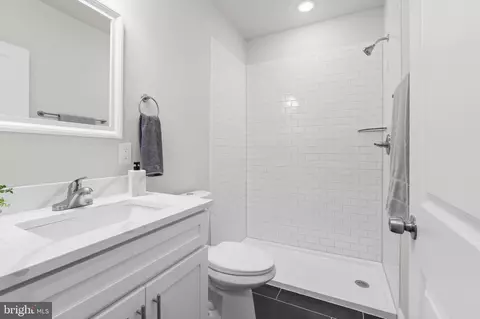 Bath - 2103 Mcculloh St, Baltimore, MD 21217 photo 2 of 11
