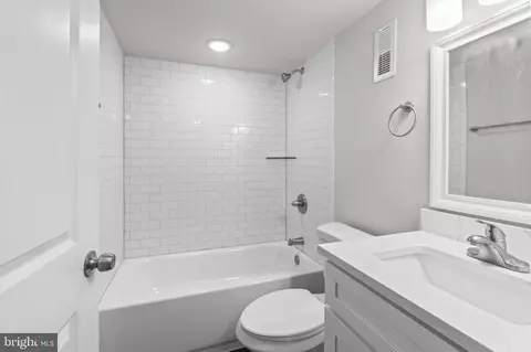 Bath - 2103 Mcculloh St, Baltimore, MD 21217 photo 10 of 11