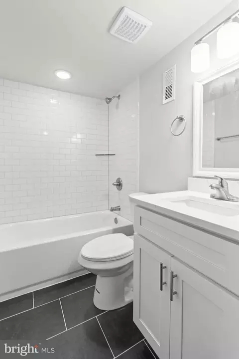 Bath - 2103 Mcculloh St, Baltimore, MD 21217 photo 11 of 11