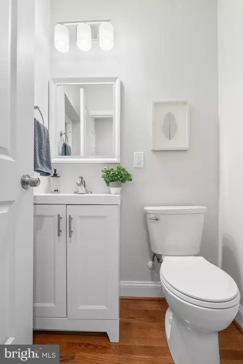 Bath - 2103 Mcculloh St, Baltimore, MD 21217 photo 1 of 11