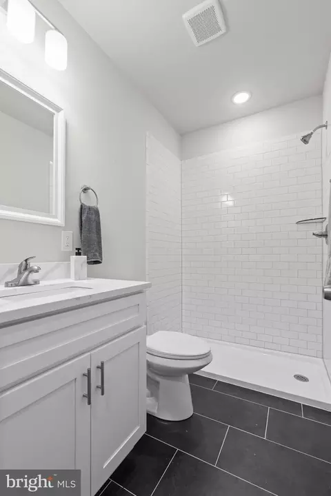 Bath - 2103 Mcculloh St, Baltimore, MD 21217 photo 3 of 11
