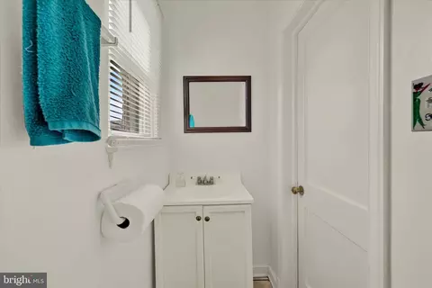 Bath - 3922 Mortimer Ave, Baltimore, MD 21215 photo 2 of 3