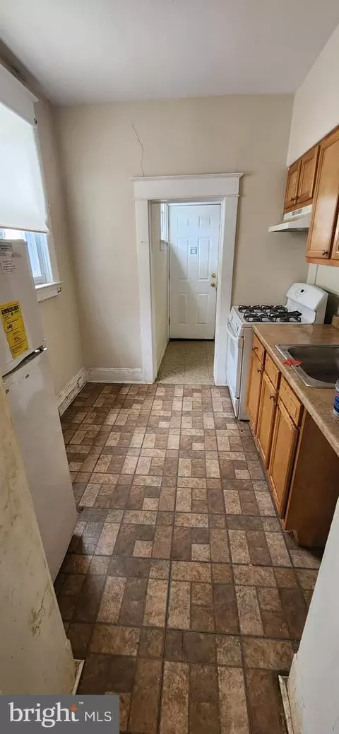 Entry Way - 4169 Fairview Ave, Baltimore, MD 21216 photo 3 of 9
