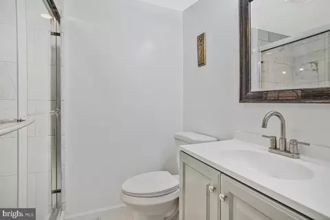 Bath - 4004 Dudley Ave, Baltimore, MD 21213 photo 2 of 4