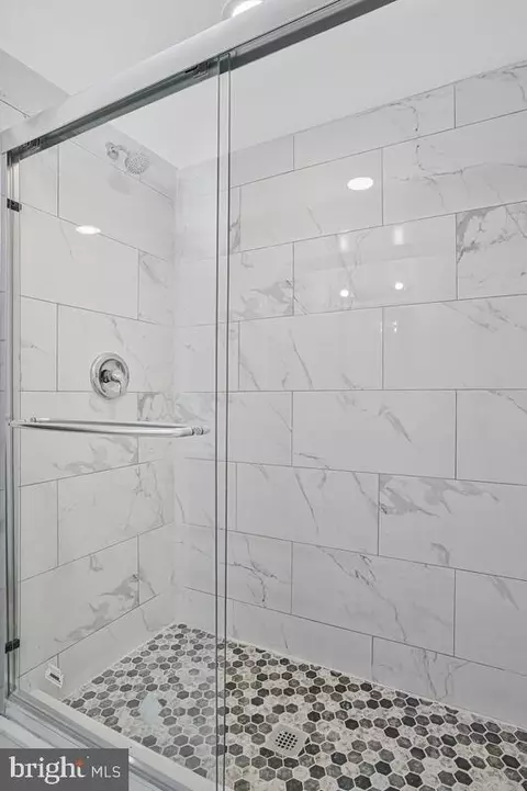 Bath - 4004 Dudley Ave, Baltimore, MD 21213 photo 3 of 4