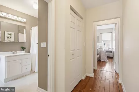 Entry Way - 139 E Randall St, Baltimore, MD 21230 photo 4 of 4