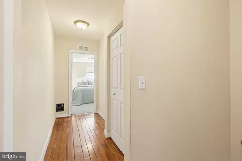 Entry Way - 139 E Randall St, Baltimore, MD 21230 photo 3 of 4