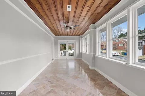 Entry Way - 7604 Windy Rdg, Baltimore, MD 21236 photo 2 of 4