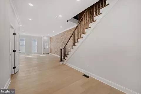 Entry Way - 2328 E Baltimore St, Baltimore, MD 21224 photo 2 of 7