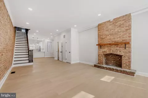Living - 2328 E Baltimore St, Baltimore, MD 21224 photo 3 of 4