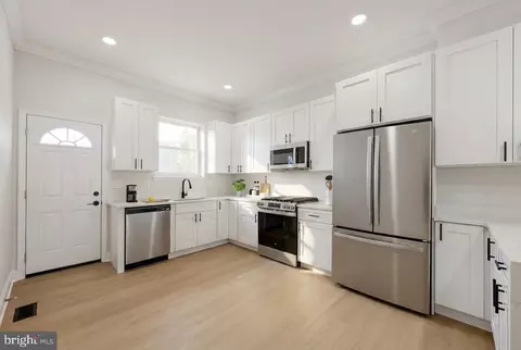 Kitchen - 2328 E Baltimore St, Baltimore, MD 21224 photo 2 of 3