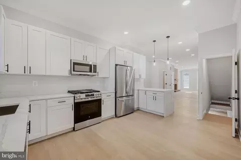 Entry Way - 2328 E Baltimore St, Baltimore, MD 21224 photo 3 of 7