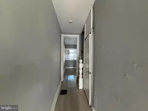 Entry Way - 2006 Walbrook Ave, Baltimore, MD 21217 photo 4 of 19
