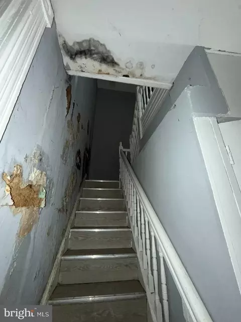 Entry Way - 2006 Walbrook Ave, Baltimore, MD 21217 photo 6 of 19