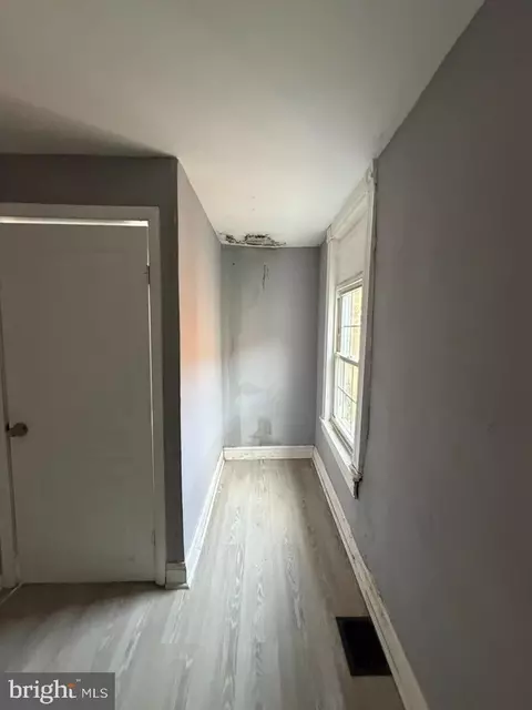 Entry Way - 2006 Walbrook Ave, Baltimore, MD 21217 photo 11 of 19