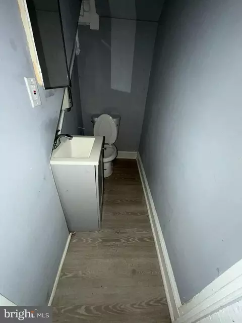 Entry Way - 2006 Walbrook Ave, Baltimore, MD 21217 photo 5 of 19