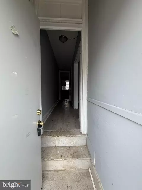 Entry Way - 2006 Walbrook Ave, Baltimore, MD 21217 photo 1 of 19
