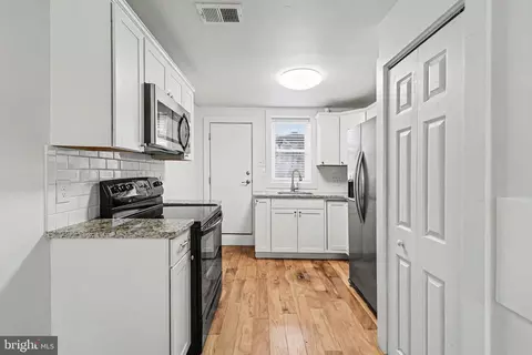 Entry Way - 207 S Durham St, Baltimore, MD 21231 photo 5 of 5