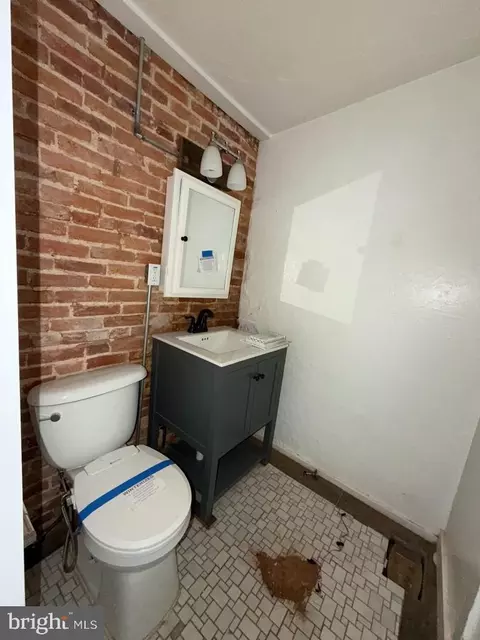 Bath - 1607 Lemmon St, Baltimore, MD 21223 photo 2 of 3
