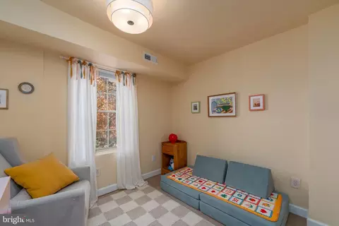 Bedroom - 1800 E Pratt St, Baltimore, MD 21231 photo 3 of 5