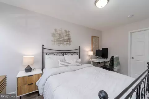 Bedroom - 1800 E Pratt St, Baltimore, MD 21231 photo 2 of 5