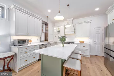 Kitchen - 1800 E Pratt St, Baltimore, MD 21231 photo 3 of 6