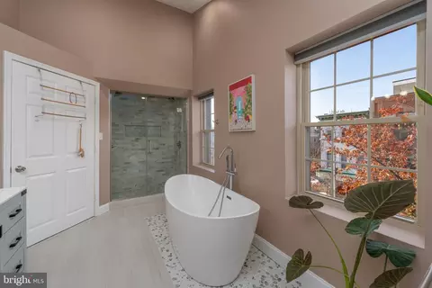 Bath - 1800 E Pratt St, Baltimore, MD 21231 photo 4 of 4