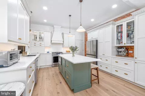 Kitchen - 1800 E Pratt St, Baltimore, MD 21231 photo 2 of 6