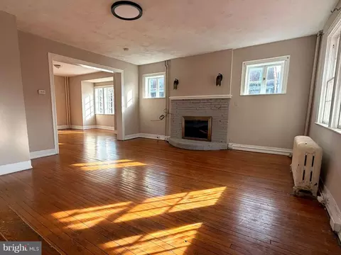 Living - 36 York, Baltimore, MD 21218 photo 6 of 18