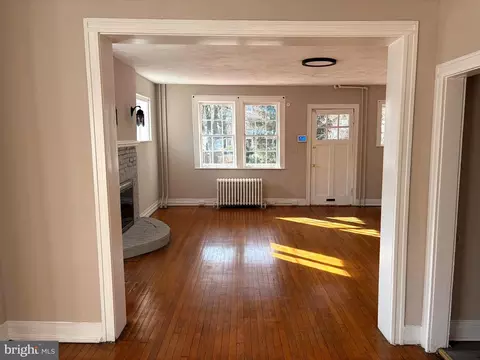 Living - 36 York, Baltimore, MD 21218 photo 14 of 18