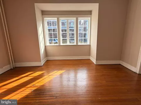 Living - 36 York, Baltimore, MD 21218 photo 12 of 18