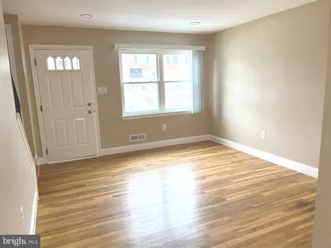 Living - 4865 Melbourne Rd, Baltimore, MD 21229 photo 1 of 3